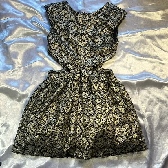 Gold Metallic Mini Cocktail Dress - Picture 11 of 17